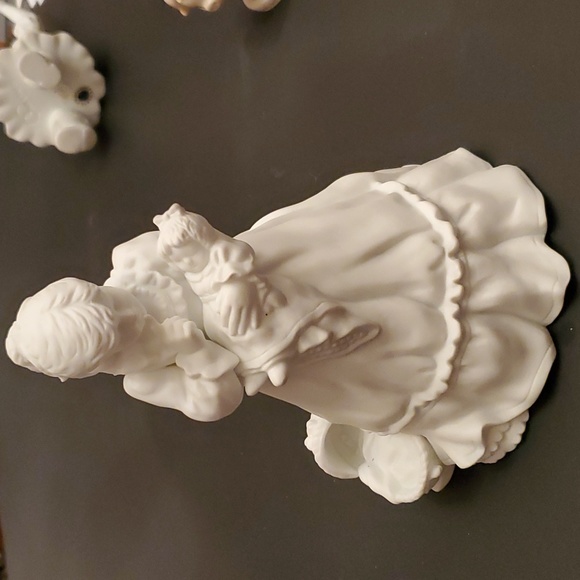 Girl shushing baby dept 56 - Picture 2 of 7